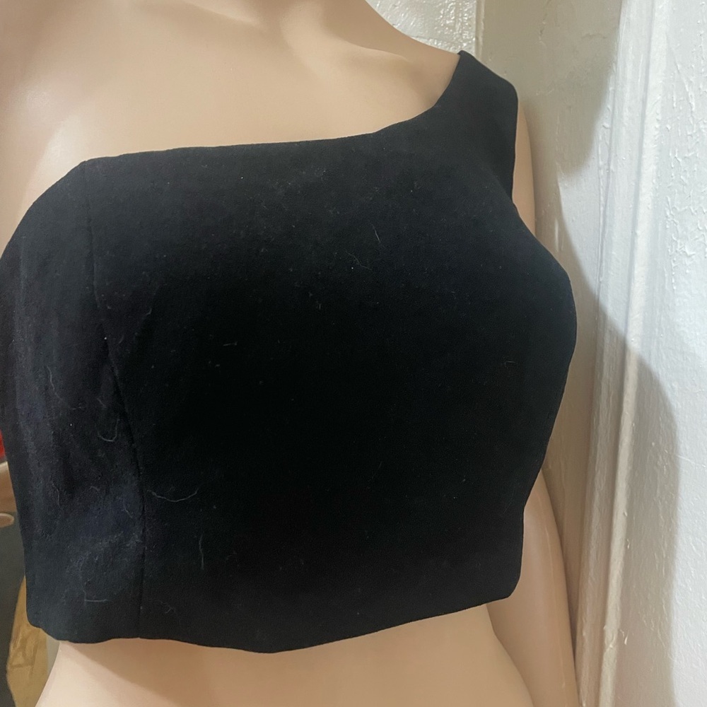 NBD Black Asymmetric One-Shoulder Crop Top - Picture 9 of 10